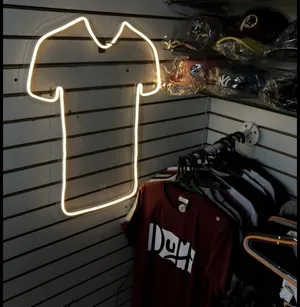 نیون دیواری طرح تی شرت مناسب بوتیک سایز 50در50