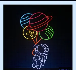 نیون دیواری طرح فضانورد مناسب دکور اتاق سایز 40در50